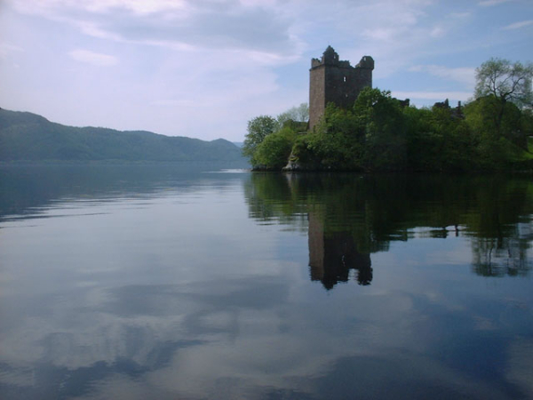 castle_from_lake_1