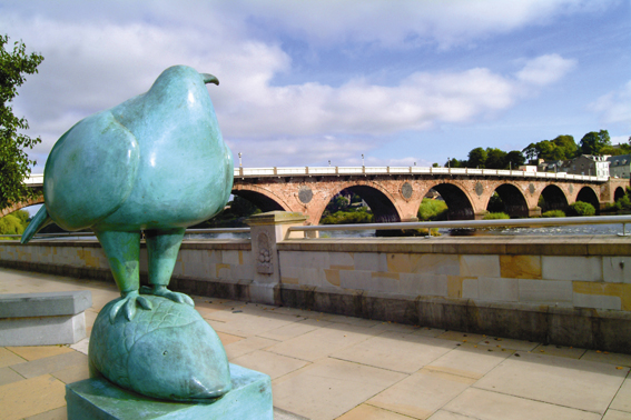 perthbridgeandbirdwithfishstatue perthbridgeandbirdwithfishstatue
