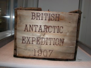 shackleton-south-pole-whisky-crate-end-1-300x225