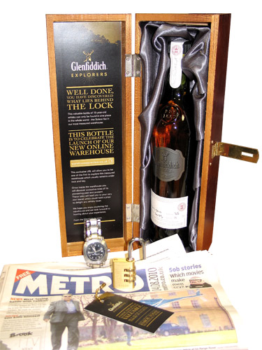 gfd_open That Glenfiddich box after a few seconds of Lithuanian interference