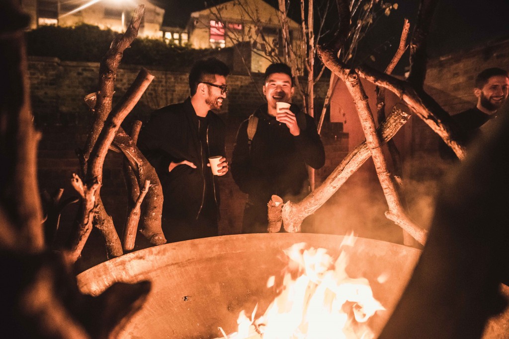 highland-park-friends-by-the-fire