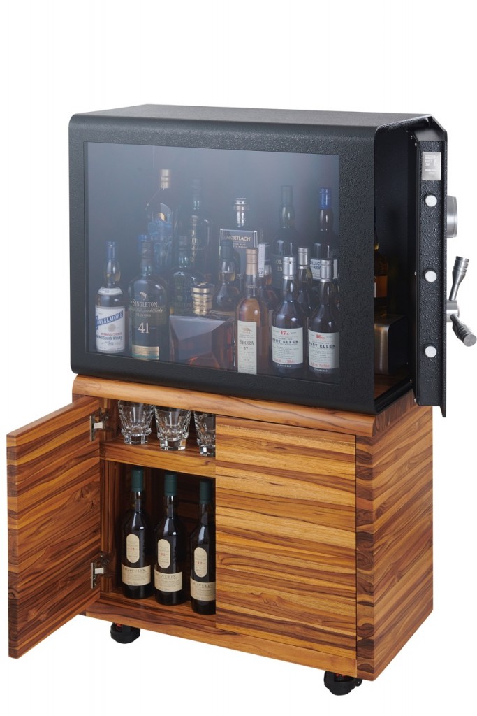 whisky_vault_teak_open