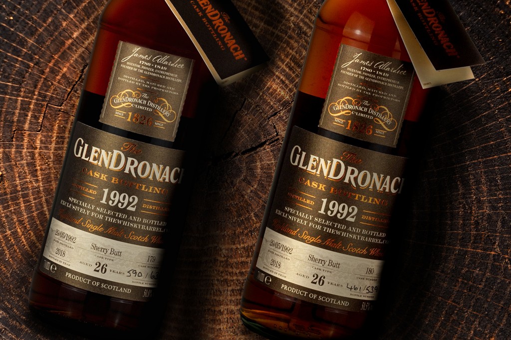 Large cut piece of wood stump. Distressed wooden tree trunk knot